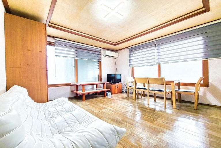Bedroom 2, Daebudo Wanggeon Village Pension, Ongjin
