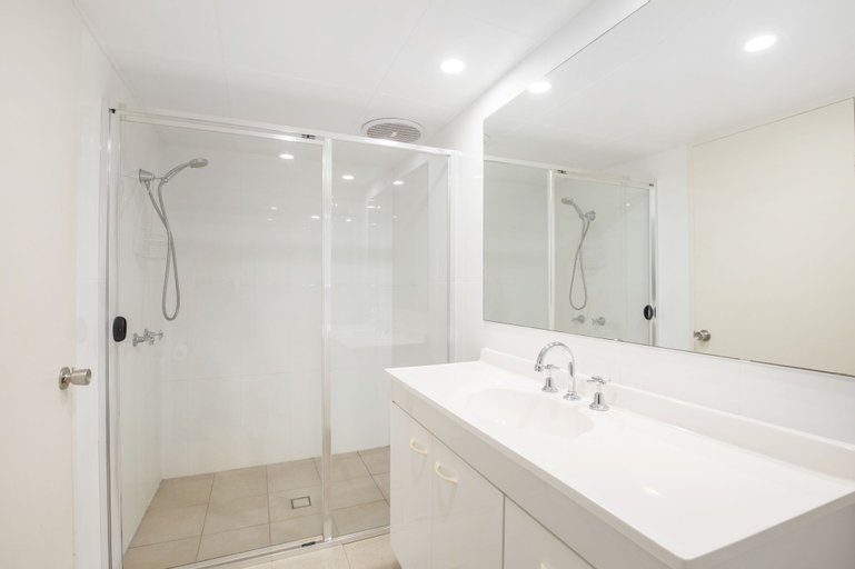 Bathroom 12