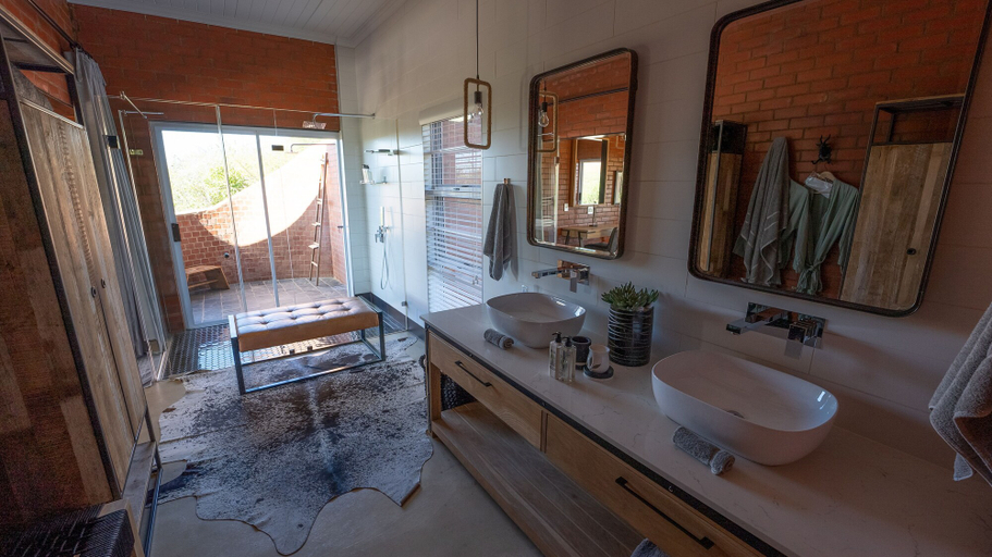Bathroom 4, Rockfig Lodge Madikwe, Ngaka Modiri Molema