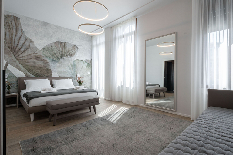 Bedroom 3, Palace Canal View by Wonderful Italy, Venezia
