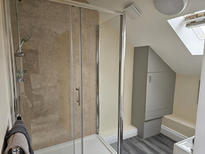 Bathroom 3, 1 Bed Loft - Sleeps 2 - Parking - Wifi, Newport