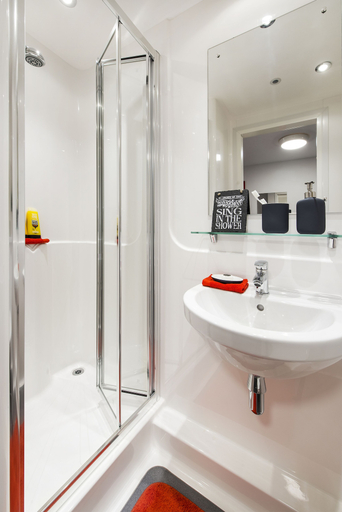 Bathroom 2, Yugo Explore - Arofan House, Cardiff