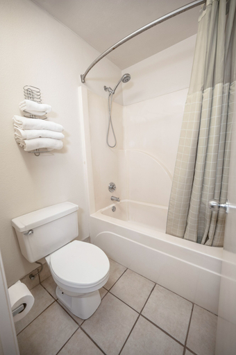 Bathroom 4, River Oak Inn, Bandera