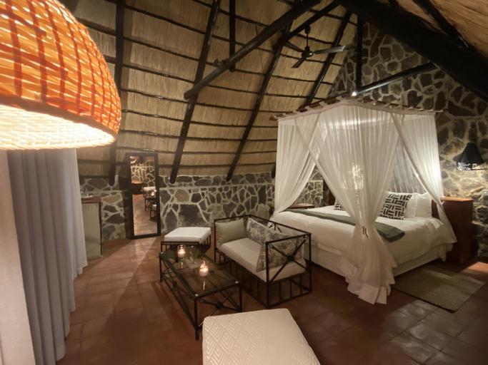 Bedroom 3, Big Cave Camp - Lodge On The Rocks, Matobo