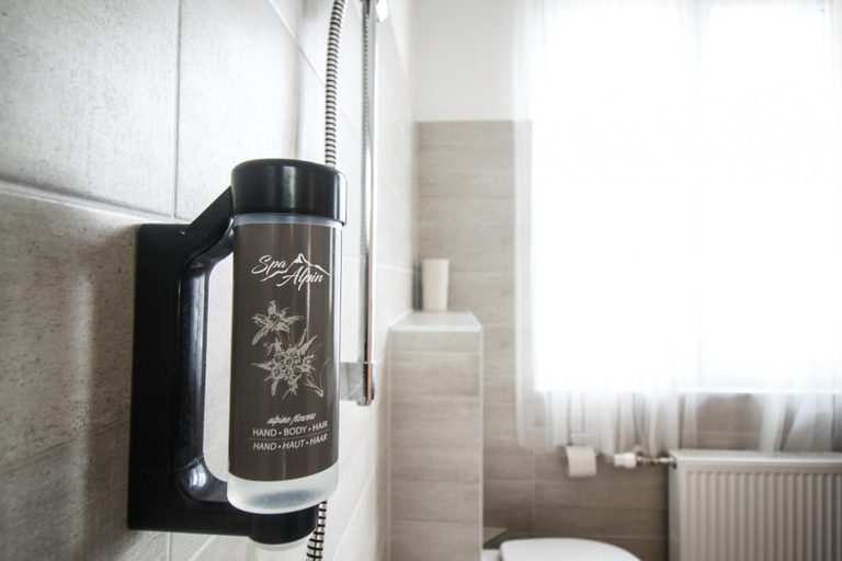 Room 4, Tevini Boutique Suites - Apartment Air, Zell am See