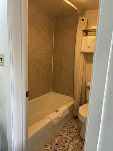 Bathroom 5, Horseshoe Curve Lodge, Blair