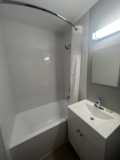 Bathroom 3, Alpha Inn, Algoma