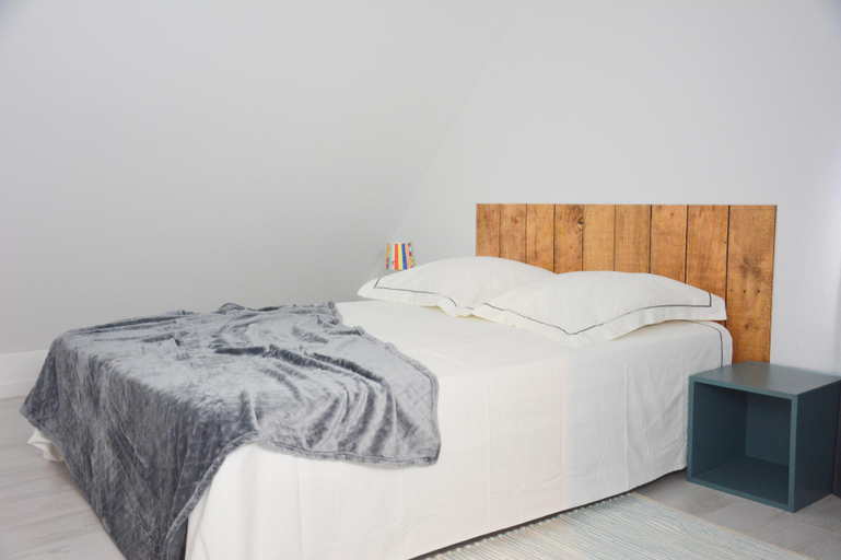 Bedroom 1, Cottage with large garden 15 minutes walk from the beach, Calvados
