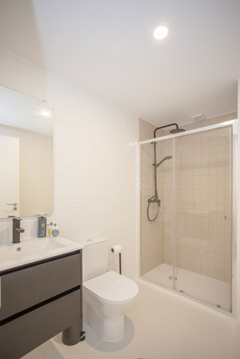 Bathroom, NAX Apartment A by Liiiving, Porto
