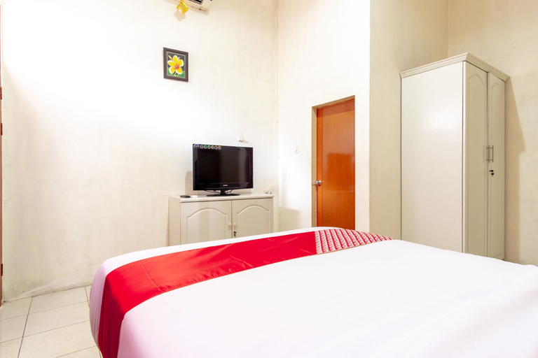 Bedroom 3, OYO 2777 Sleepover Sei Serayu, Medan