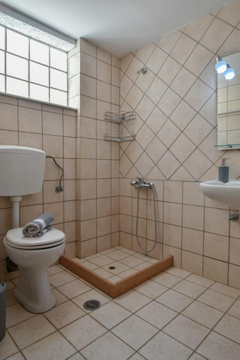 Bathroom 5, Apartments for 3 1st Floor, Crete