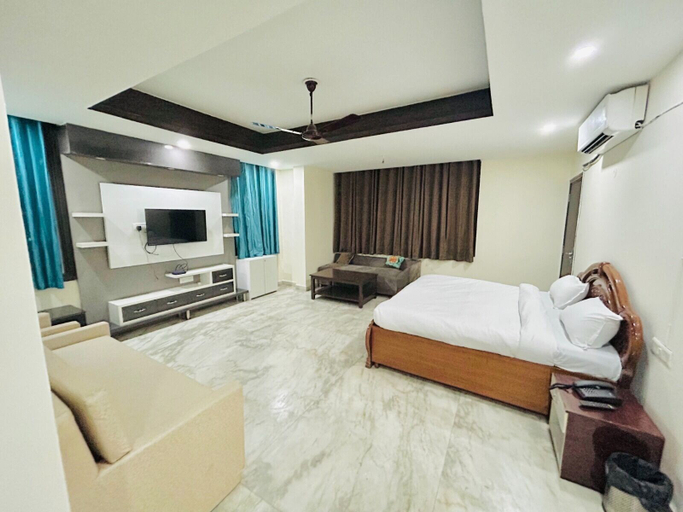 Bedroom 5, Roomshala 074 Hotel Royal Inn, Gautam Buddha Nagar