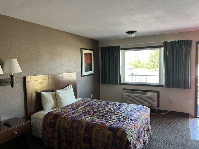 Bedroom 2, All Star Inn & Suites, Columbia