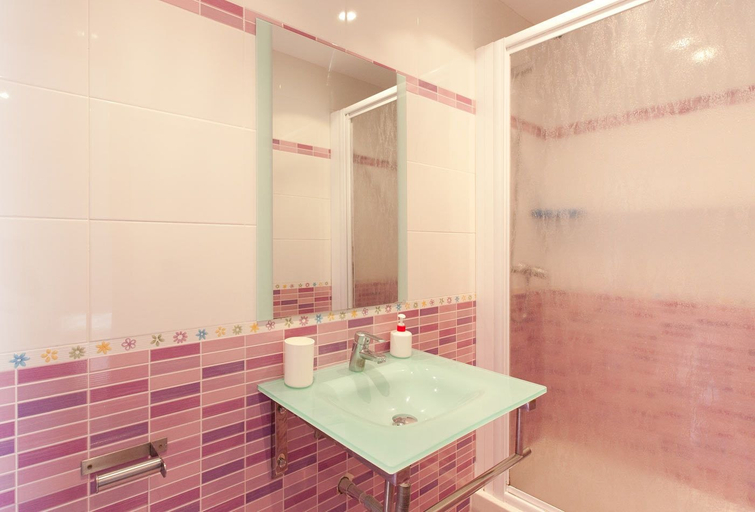 Bathroom 5, Hostal Abril, Madrid