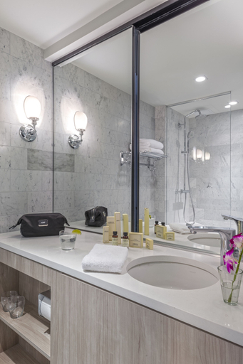 Bathroom 4, The Tillary Hotel, New York