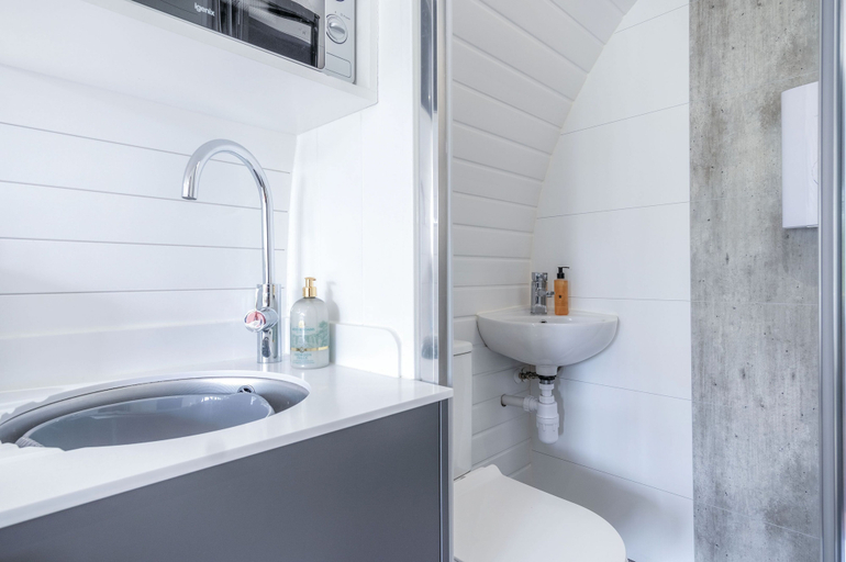 Bathroom, Woody's - 1 Bedroom Pod - Cold Inn, Pembrokeshire