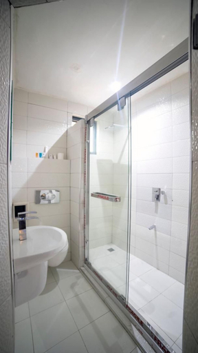 Bathroom 3, IKEJA AIRPORT VIEW APARTMENT, Ikeja