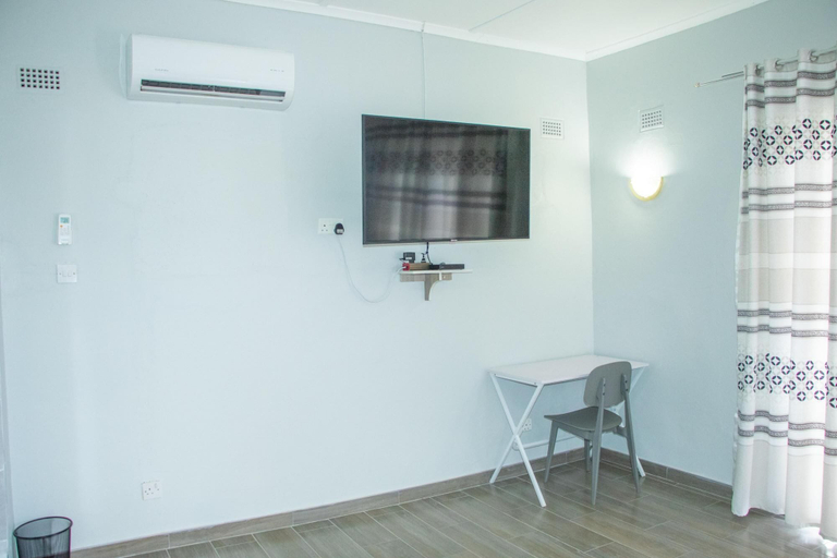 Room 2, Neat one Bedroom in Morningside Guesthouse - 2089, Bulawayo