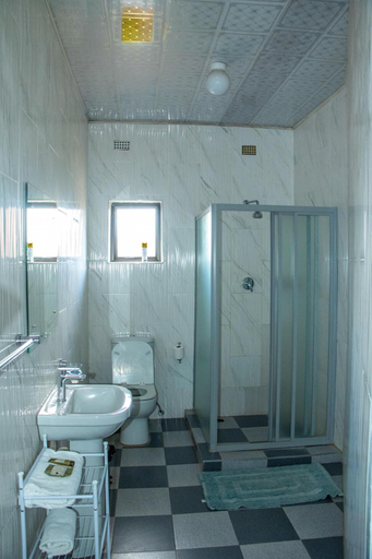 Bathroom 3, Neat one Bedroom in Morningside Guesthouse - 2091, Bulawayo