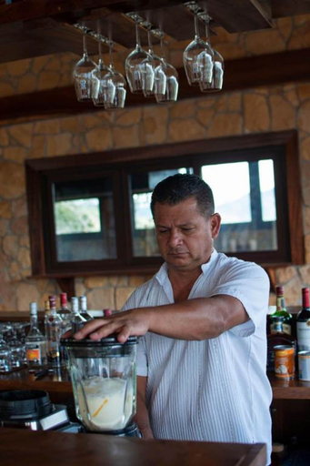 Food & Drinks 5, Hotel Pico Colorado, Desamparados
