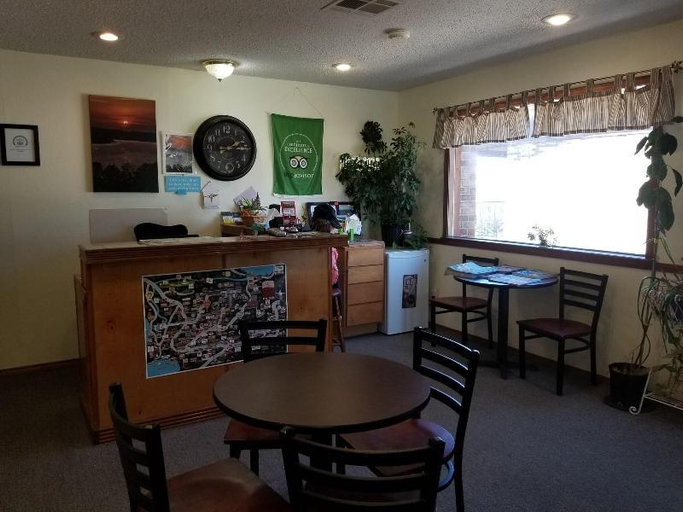 Public Area, Pointe West Resort Motel, Carroll
