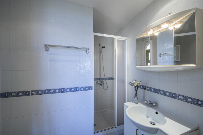 Bathroom 5, Sirina Waterfront House