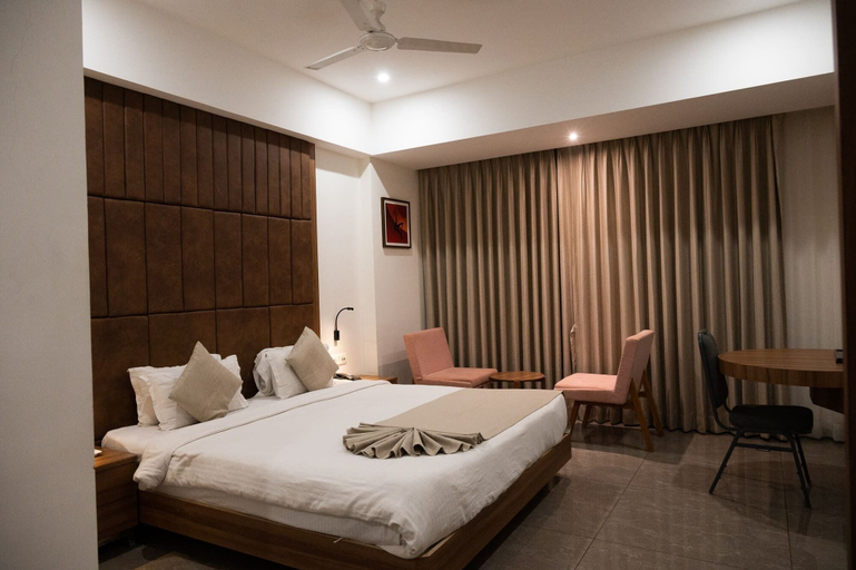 Bedroom, RAAJ SVASTIK INN, Jamnagar