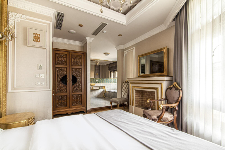 Room 3, Magnificent Historic Mansion in Beylerbeyi, Üsküdar