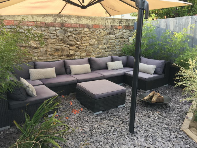 Others 2, Gothic Cottage Hot Tub Fire Pit Pizza Oven Gas Bbq, Isle of Wight