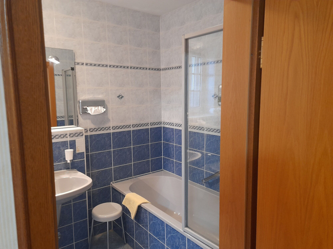 Bathroom 5, Hotel Drei Schwanen, Zwickau