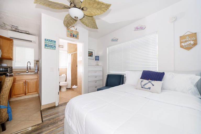 Bedroom 3, Tropic Isle Boutique Hotel, Broward