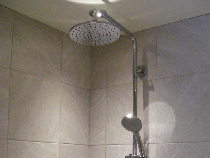 Bathroom 3, The Bluebell, Peterborough