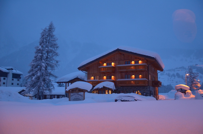 Exterior & Views 2, Albergo Punta Zerbion, Aosta