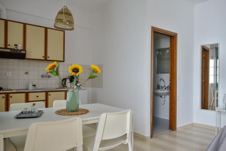Room 2, Eva Studios 11 in Agia Pelagia, Crete