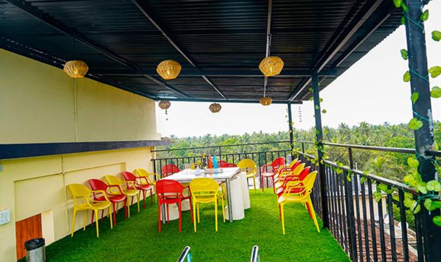 Food & Drinks 4, Fabexpress Paroza Suites, North Goa