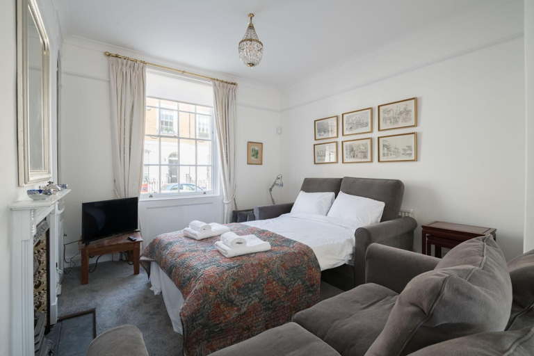 Room 4, At Home in Chelsea, London
