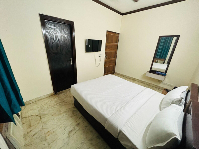 Bedroom 2, Roomshala 074 Hotel Royal Inn, Gautam Buddha Nagar