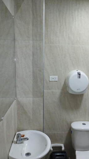 Bathroom 3, Hotel Rocios, Soledad
