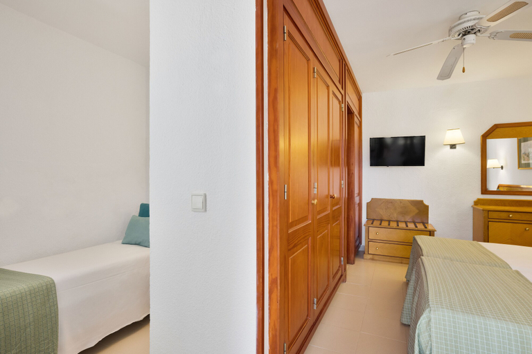 Bedroom 2, Flipflop Cala Romántica Hotel, Baleares