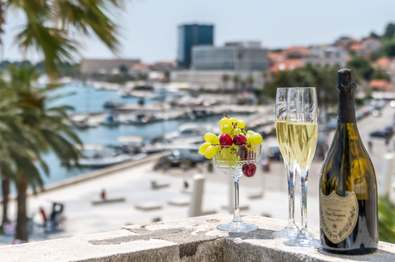 Food & Drinks 5, Grand Promenade Suite - Tale Of The Sea, Split