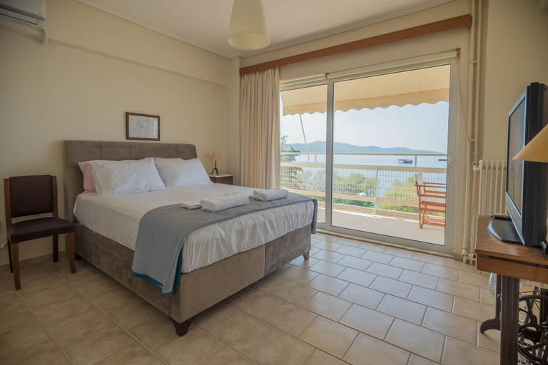 Bedroom 3, Seafront Apartment Grace, Peloponnese