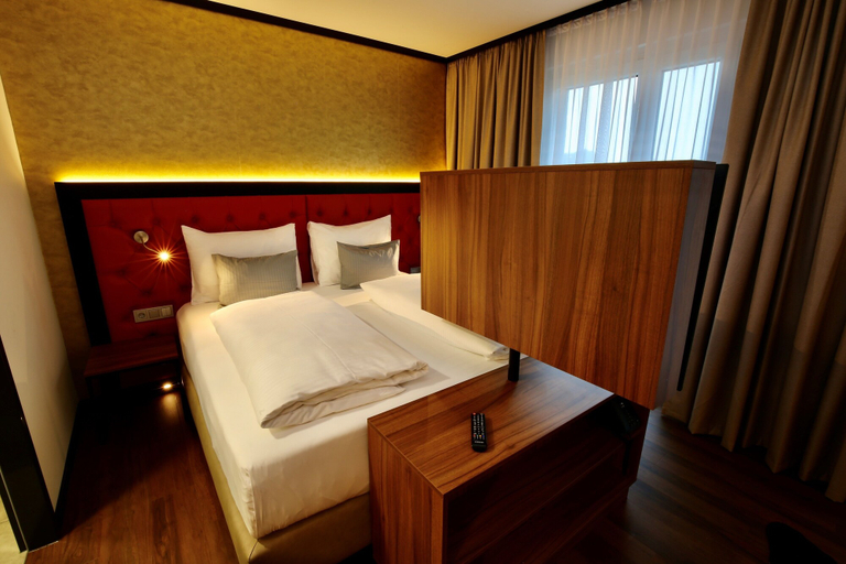 Bedroom 3, The Rhin Hotel, Dachau