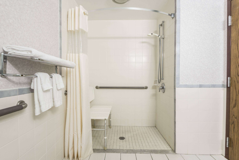 Bathroom 4, Days Inn by Wyndham Berlin Meriden, Hartford