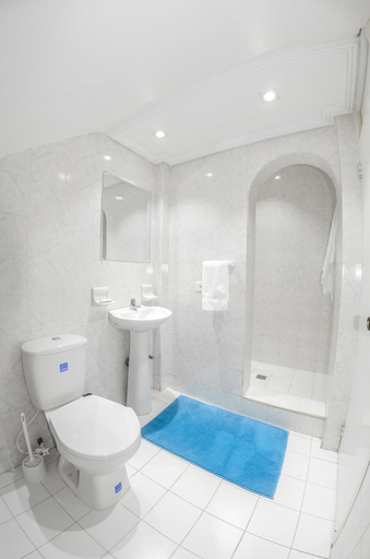 Bathroom 5, By The Sea Guest House, San Andrés
