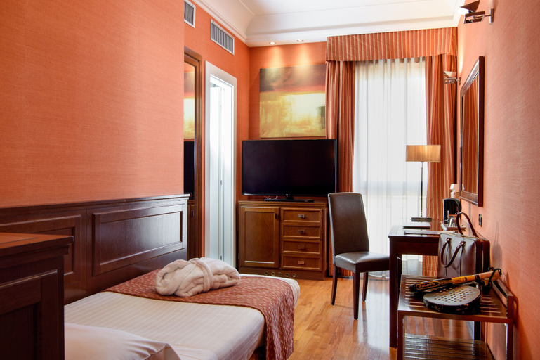 Bedroom 3, Grand Hotel Adriatico, Florence