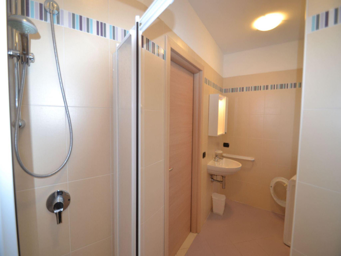 Bathroom 5, Modern apartment with balcony in Rosolina Mare by Beahost Rentals, Rovigo
