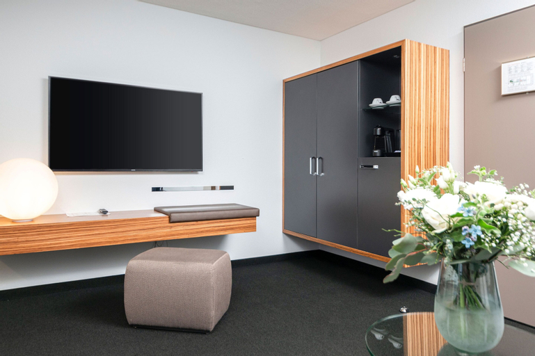 Bedroom 4, Seehotel Kastanienbaum, Luzern