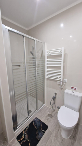 Bathroom, Ribas Apartment by Acasadascasas, Mafra