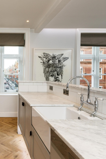 Others 5, The Connaught Suite in London, London