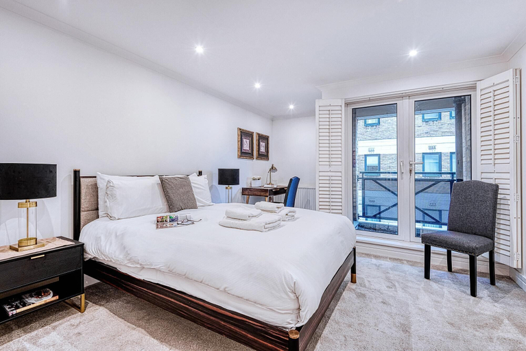 Room 2, At Home in Marylebone, London